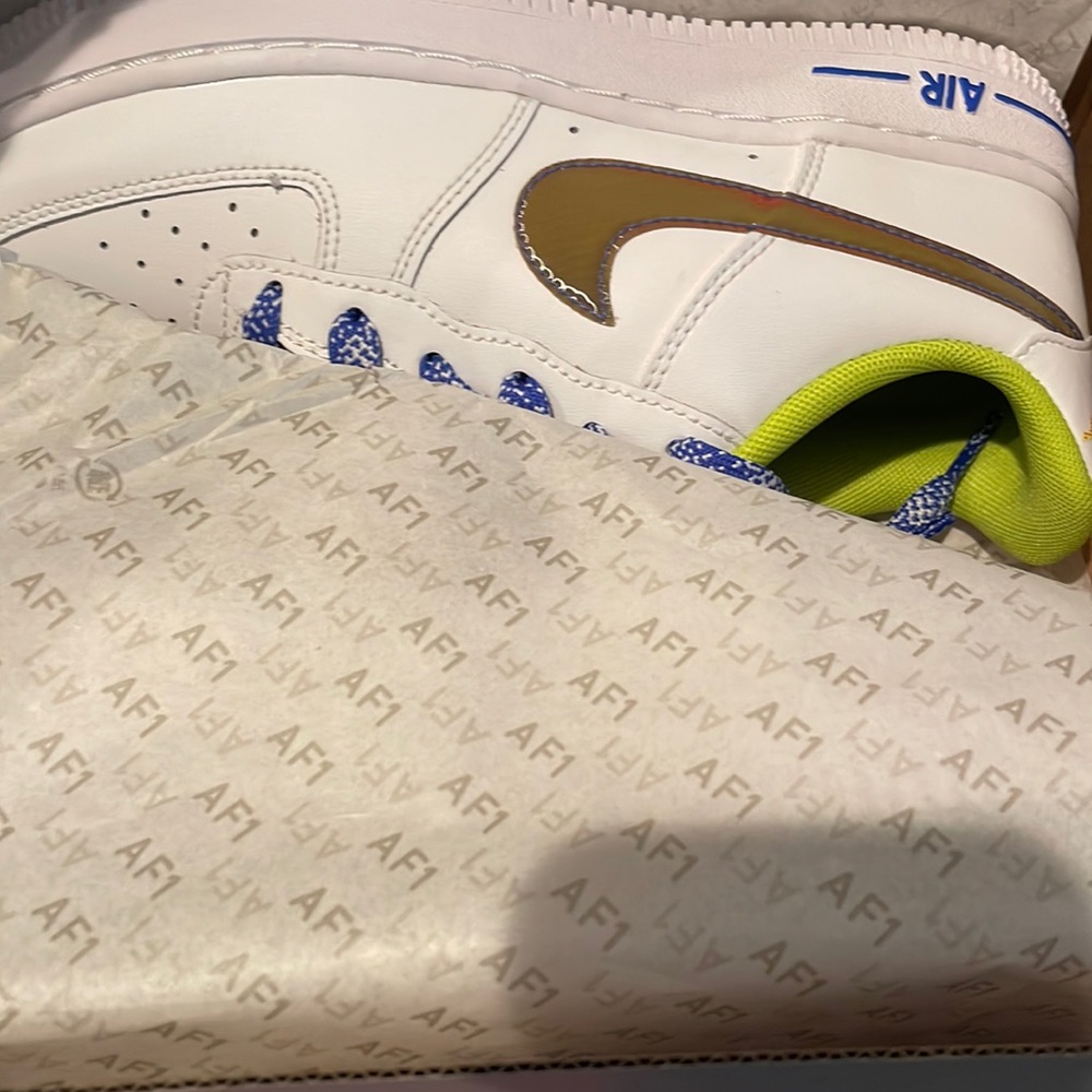 Nike Air Force 1 LV8 GS size 4Y brand new in box